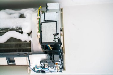 Ev klima sistemi filtre temiz onarım