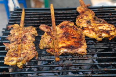 Tavuk göğsü duman ile ızgara