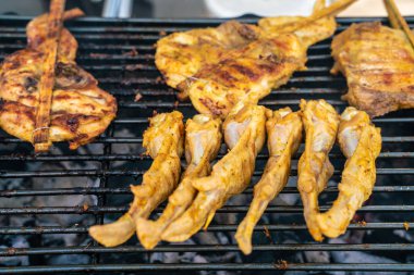 Tavuk göğsü duman ile ızgara