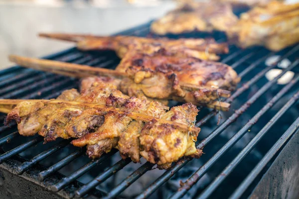 Petto di pollo alla griglia con fumo — Foto Stock