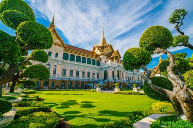 Altın pagoda Wat Phra Keaw ile zümrüt buda Tapınağı