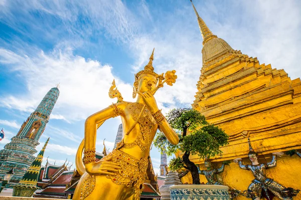 Tempio di smeraldo buddha con pagoda dorata Wat Phra Keaw — Foto Stock