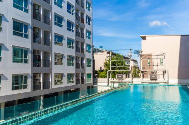 Düşük katlı 8 katlı modern condominium bina yüzme havuzu ile