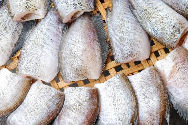 Зберігати солону рибу — стокове фото