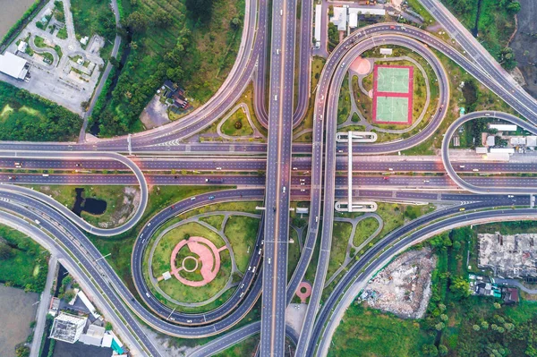 Araç hareketi ışığı ile gece ulaşım karayolu karayolu