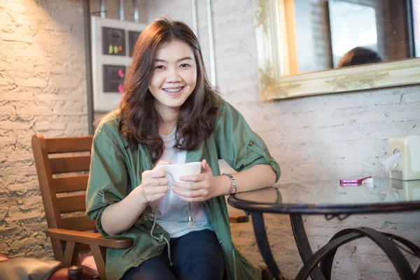 Business women drinking with latte coffee cup in cafe — Stock Photo, Image