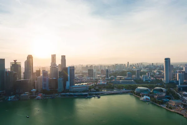 Сінгапур міські обрії будівництво snset небо хмара з Маріна Бей — стокове фото