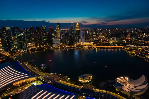 Singapur Skyline miasto budynek snset niebo chmura z Marina Bay — Zdjęcie stockowe