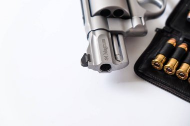 .Ceket hallow noktası mermi ile 44 revolver magnum silah