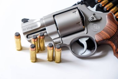 .Ceket hallow noktası mermi ile 44 revolver magnum silah