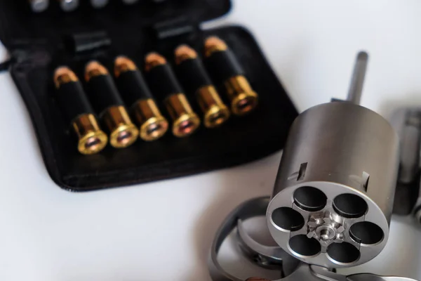 .44 revolver pistol magnum dengan jaket titik hallow peluru — Stok Foto