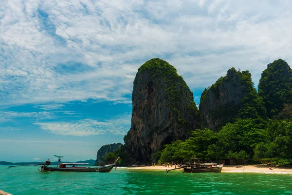 Sea rocky island against blue sky summer vacation — Stock Photo, Image