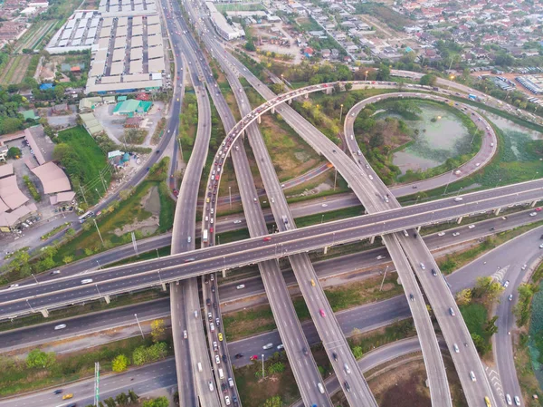 Vista aérea ciudad tráfico carretera de cruce con el tráfico de automóviles —  Fotos de Stock