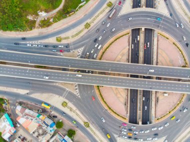 Araç hareketi ile kavşak şehir trafik yolu acele