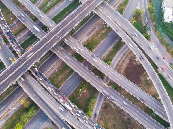Vista aérea estrada de tráfego da cidade — Fotografia de Stock