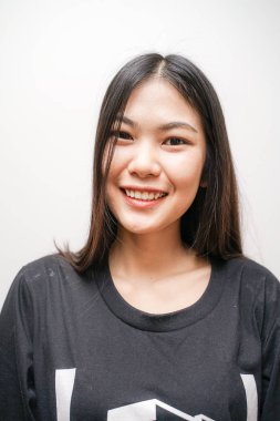 Güzel Asyalı kadınların gülümseyen portresi