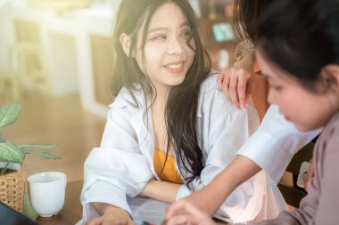 İş asya kadın tartışma iş modeli Grubu