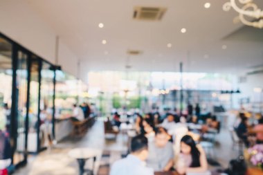 Kafede kahve içen soyut bulanık insan kalabalığı