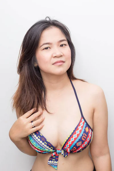 Ritratto di belle donne asiatiche bikini vacanze estive — Foto Stock