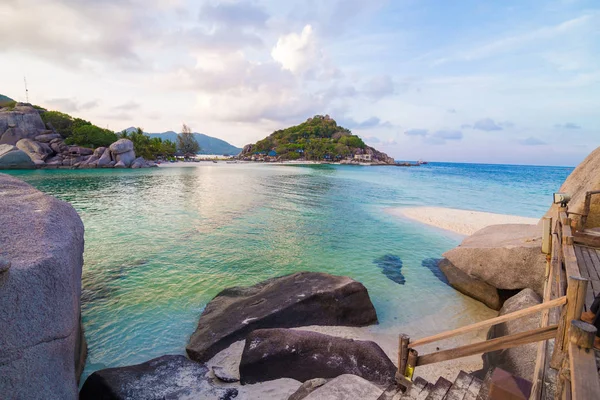 Idyllic sea island with blue sky cloud — Stock Photo, Image