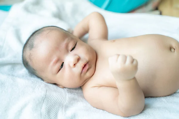 Infant baby boy lying on bed preparing to showing — Stock Photo, Image