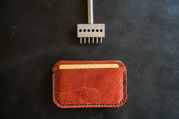Artesanía de cuero con objeto de herramienta hecho a mano — Foto de Stock