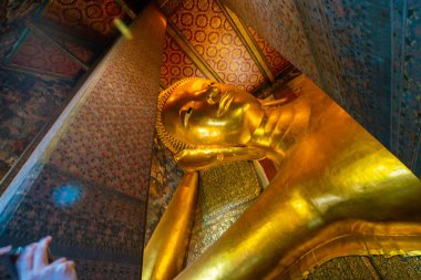 Wat Pho, Bangkok 'ta uzanan altın büyük Buda heykeli