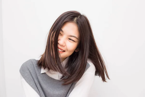 健康的な長い髪とスキンケアコンセプト女性が笑顔 — ストック写真
