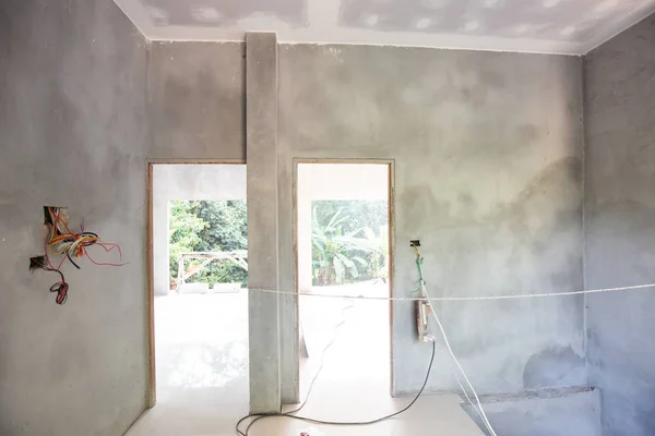 Casa moderna edificio interior sala de cemento con puerta y windoor —  Fotos de Stock