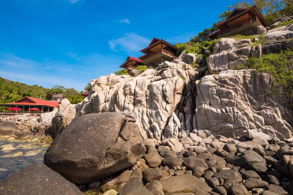 Rocky seashore beach turquoise sea water — Stock Photo, Image