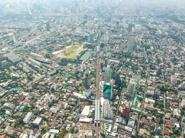 Bts gökyüzü tren havadan görünümü ile Bangkok midtown şehir binası