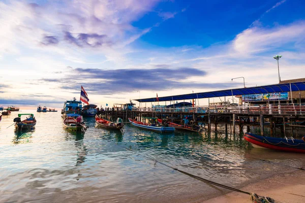 Seabeach günbatımı renkli gökyüzü bulutu