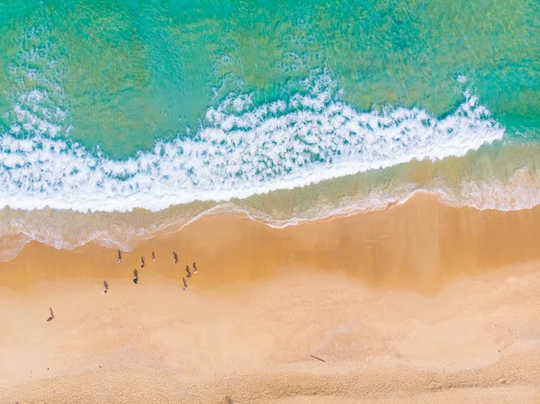 Luftutsikt Sea Wave vit sandstrand — Stockfoto