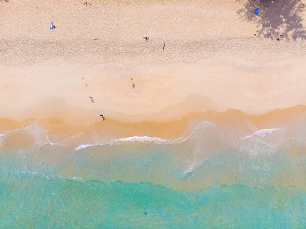 Widok z lotu ptaka fala morska piaszczysta plaża — Zdjęcie stockowe