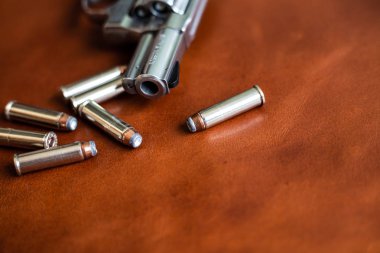 357 magnum mermi ile revolver silah gizlemek