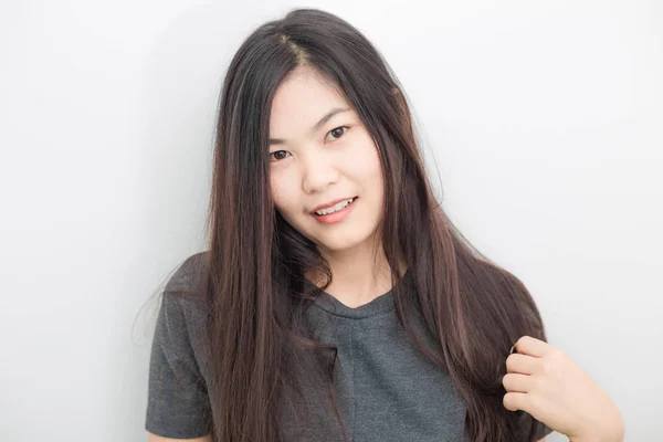 Porträt der schönen asiatischen langen Haare lächelnde Frauen — Stockfoto