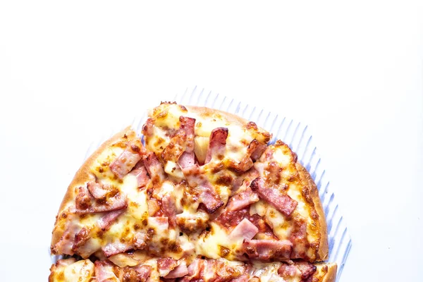 Піца гавайська з сиром шинки крупним планом — стокове фото