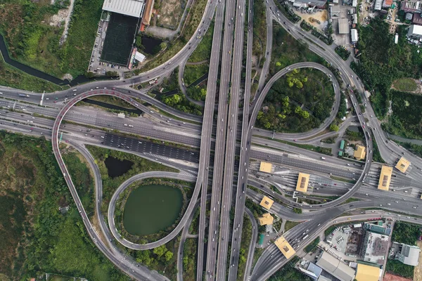 Vista aérea de la ciudad transporte autopista carretera con peaje —  Fotos de Stock