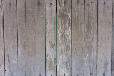 Yol üzerinde eski ahşap dokular