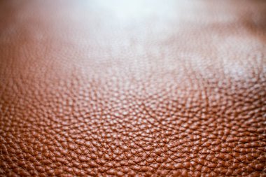 Açık kahverengi, hakiki deri dokusu.