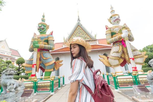 Asian backpack tourost women travel in temple of buddism — Stock Photo, Image