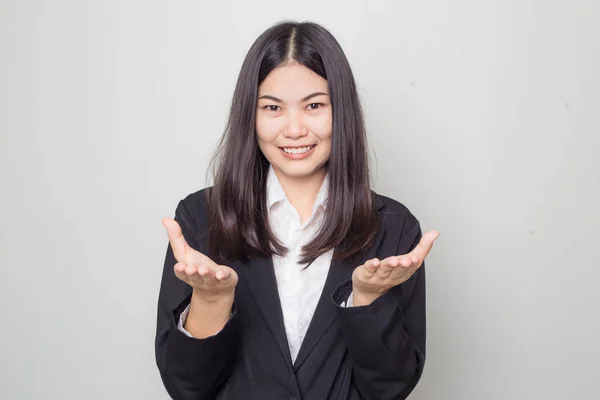 Negocios asiático inteligente mujeres en negro traje —  Fotos de Stock