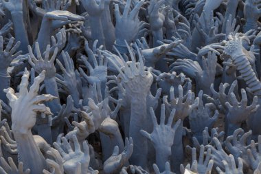 Cehennemden birçok el heykel 