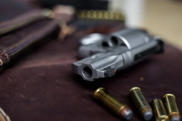 .44 Magnum revolver kézifegyvert a golyó — Stock Fotó