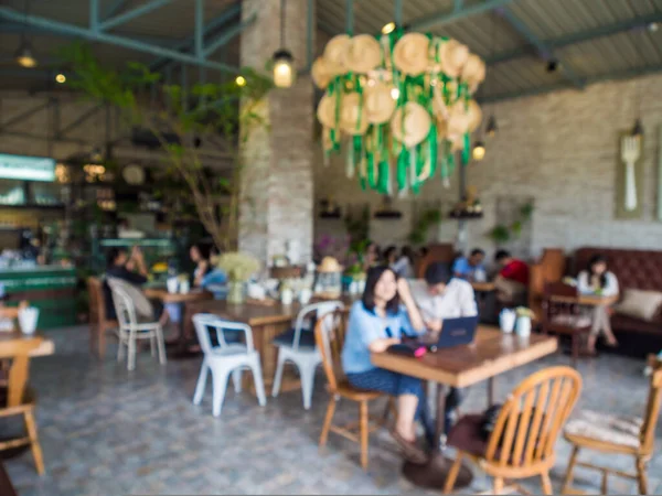 Café interior desfocado com pessoas ocupadas — Fotografia de Stock