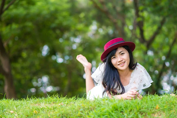 Joyful beautiful women relaxation lying on grass — ストック写真