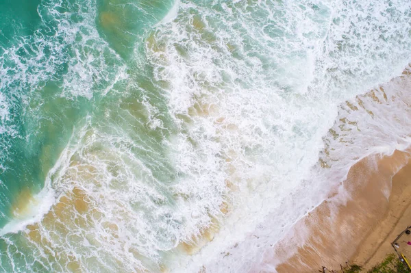 Ola de mar en la playa de agua turquesa —  Fotos de Stock