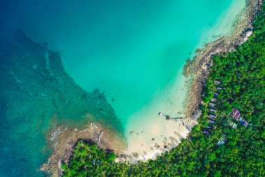 Okyanus mavisi deniz suyu beyaz kumsal tatil geçmişi