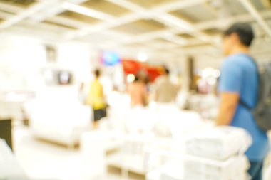 Markette yürürken soyut bulanık insanlar