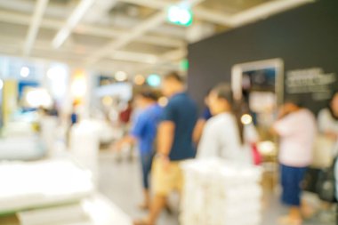 Markette yürürken soyut bulanık insanlar